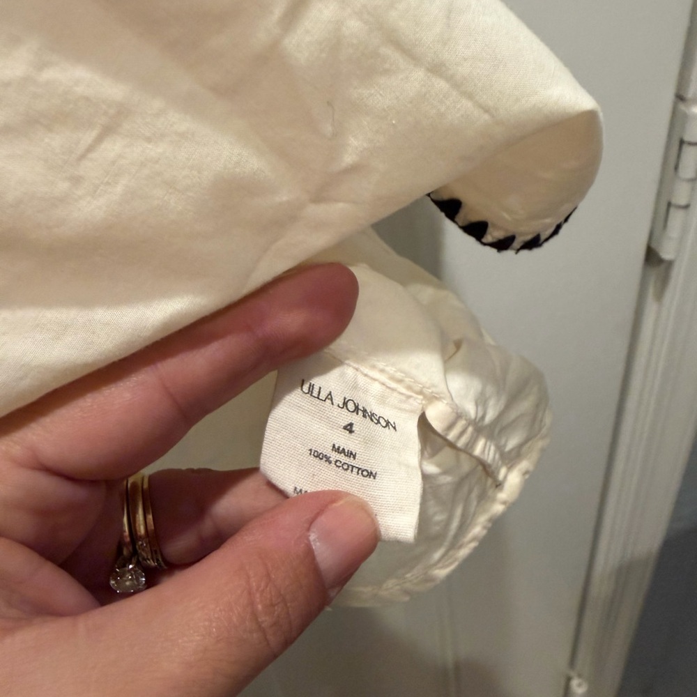Ulla Johnson Ruby Top in ivory water-washed poplin with black trim. - Picture 4 of 5